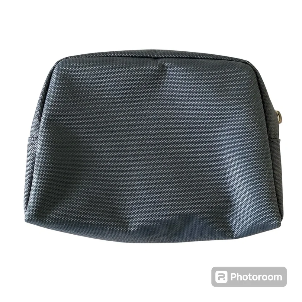Tumi delta amenity